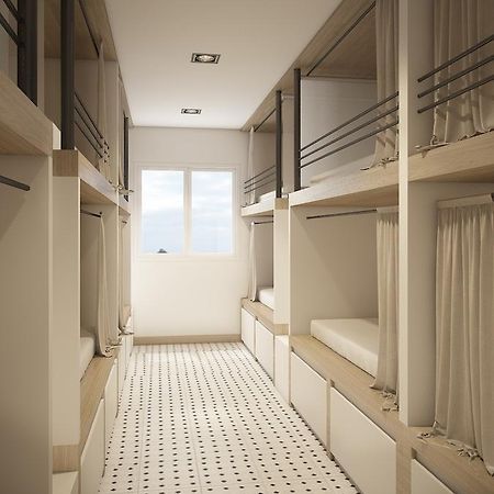 Yellow Mango Hostel Банкок Екстериор снимка