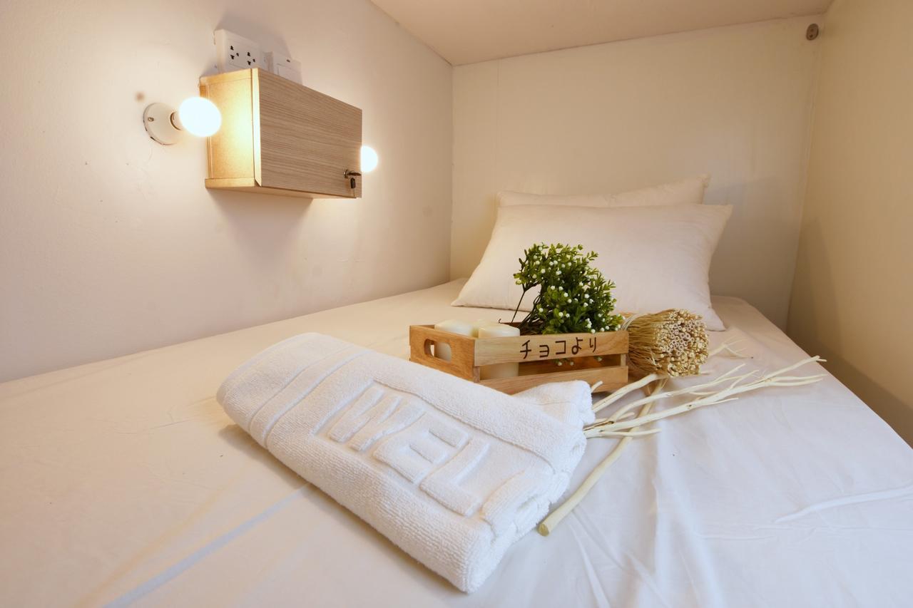 Yellow Mango Hostel Банкок Стая снимка