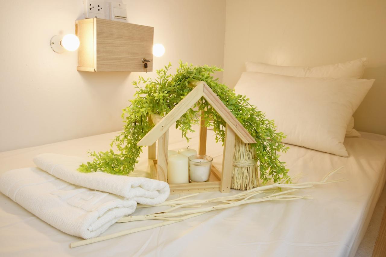 Yellow Mango Hostel Банкок Стая снимка