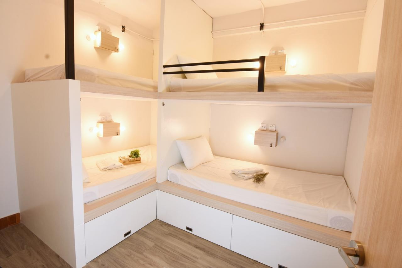 Yellow Mango Hostel Банкок Екстериор снимка